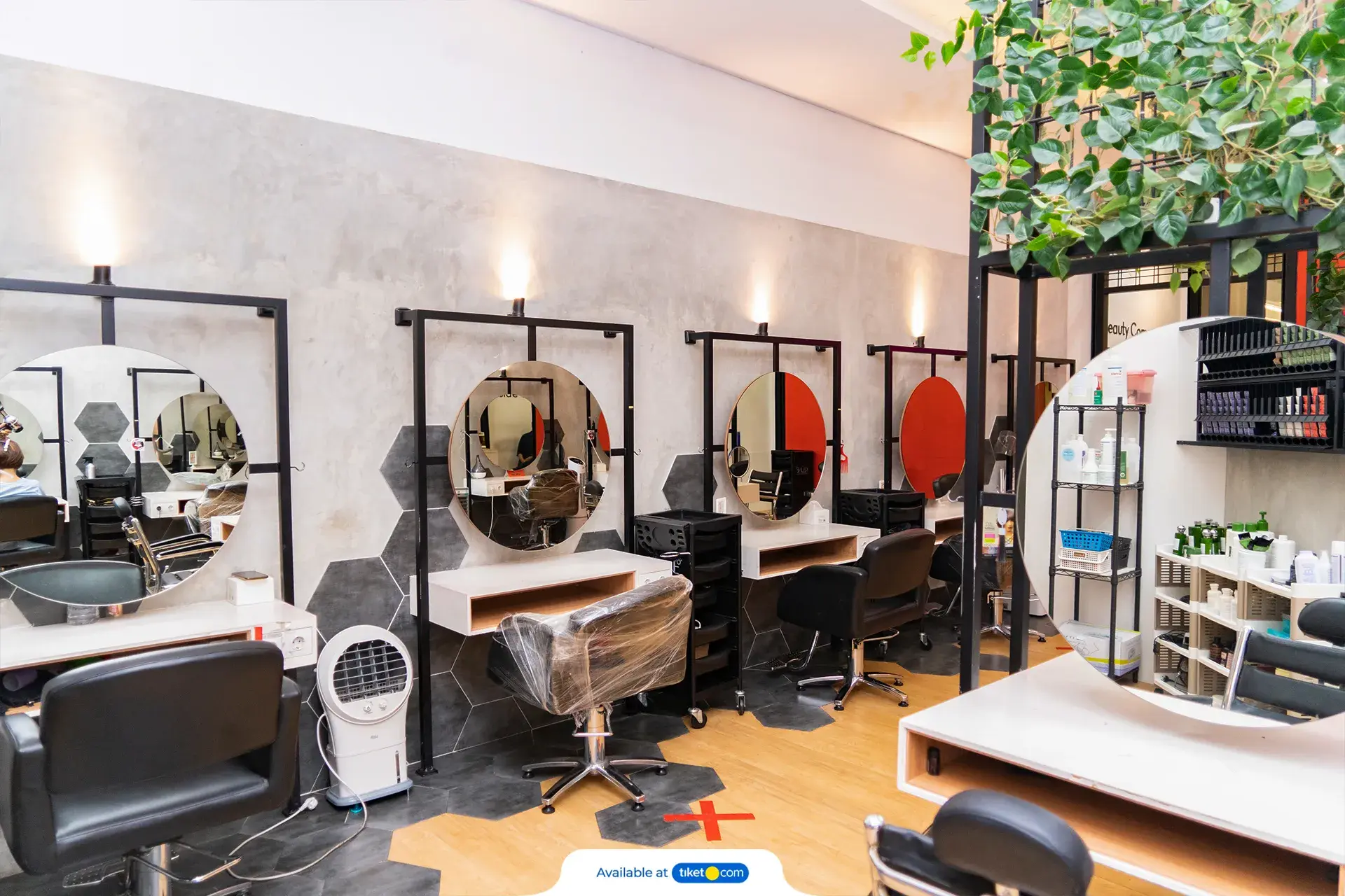 7 Rekomendasi Salon Barbershop Untuk Coloring Hingga Styling Hair Ala Jepang Di Jakarta 6.webp